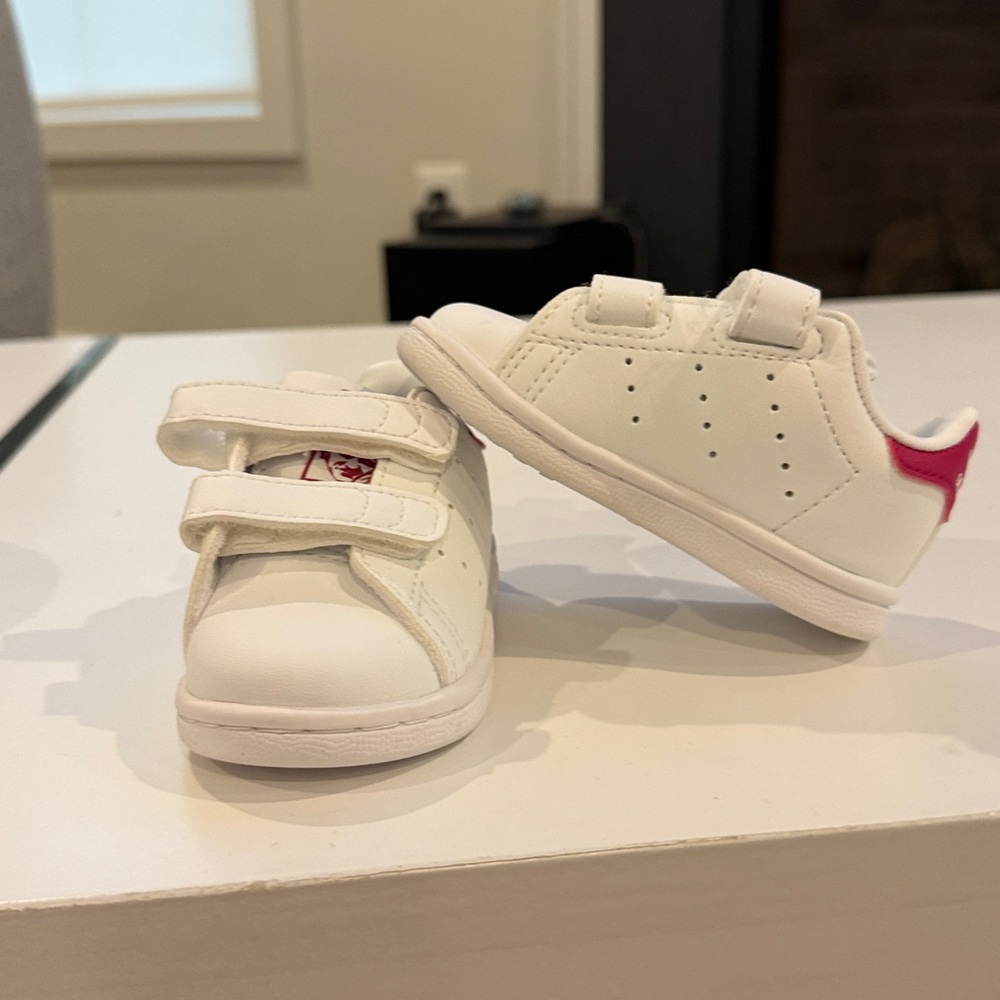Adidas Infant Sneakers in White and Pink Size 4K